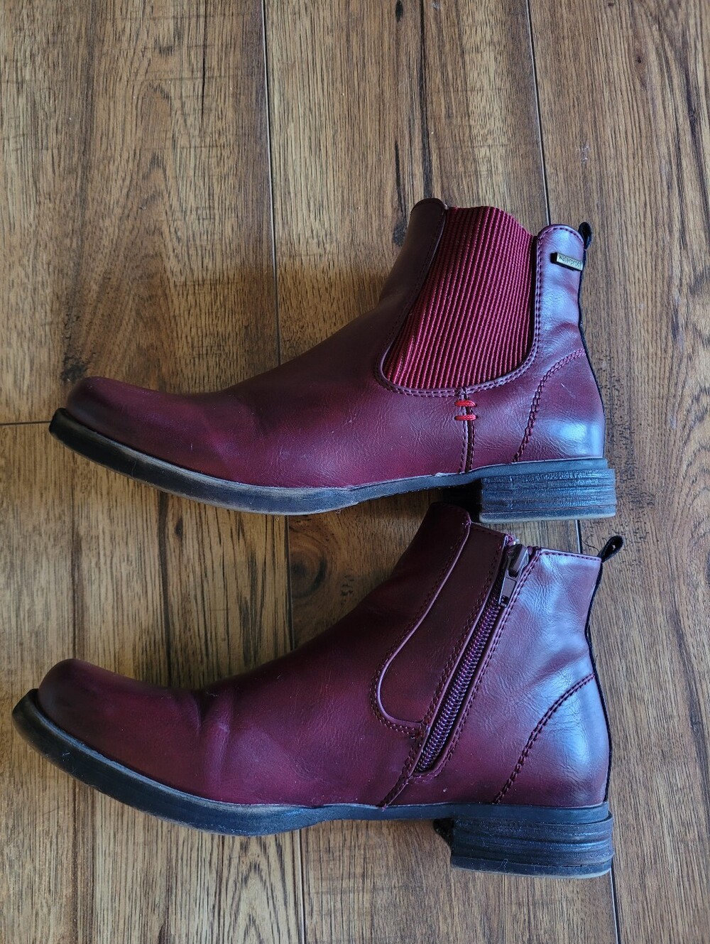 Womans Chelsea Ankle Boots in Burgundy